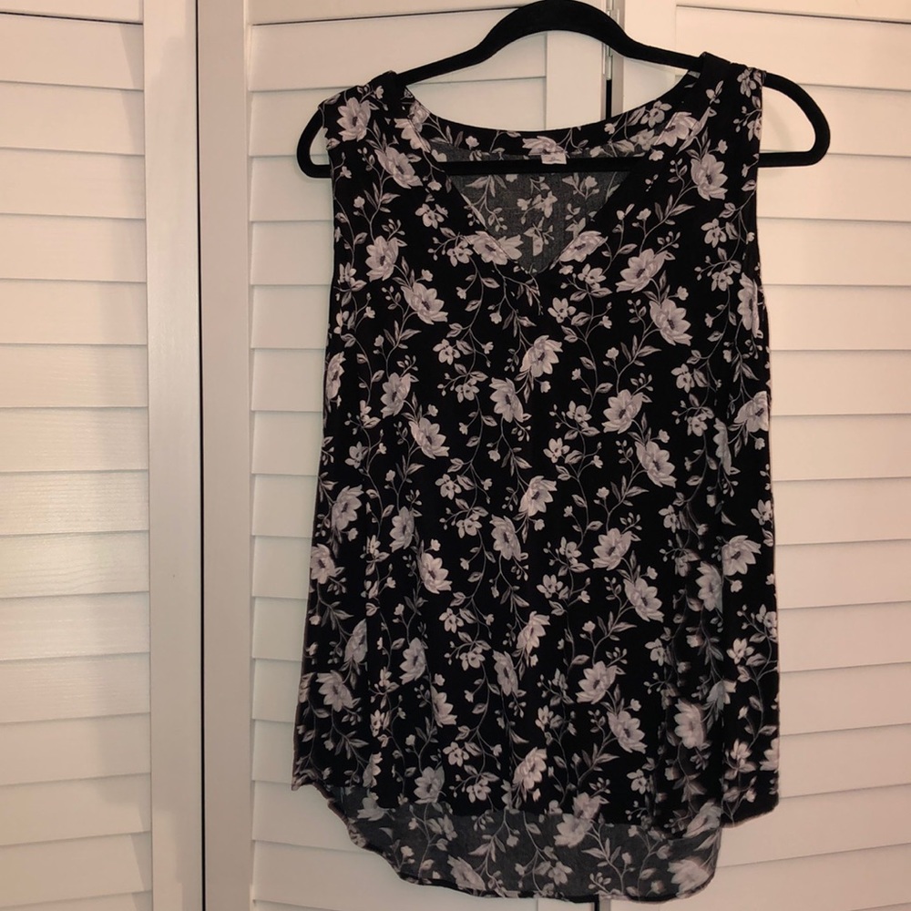 Black floral print tank top 🖤